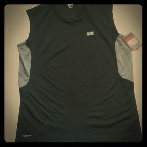 Mens nike sleeveless top sz L NWT